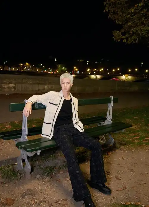 王一博法国巴黎之旅足迹物料总结9320231001北京飞巴黎:flowerfield