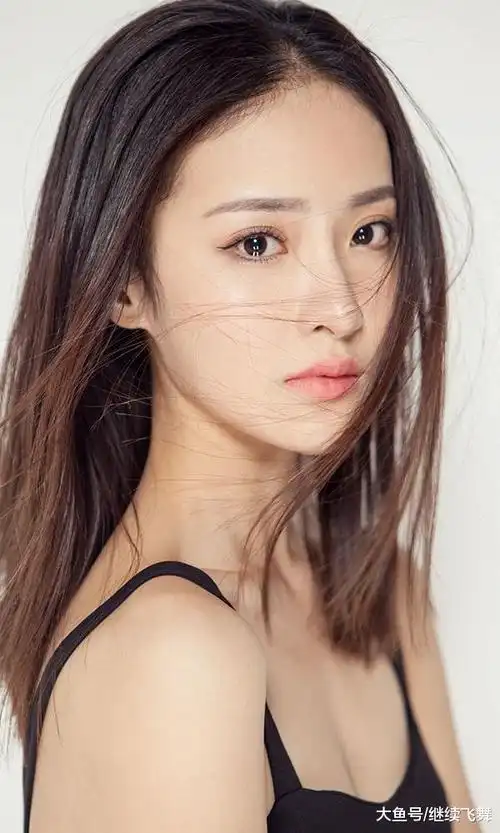 清纯靓丽的90后女明星——赖雨蒙