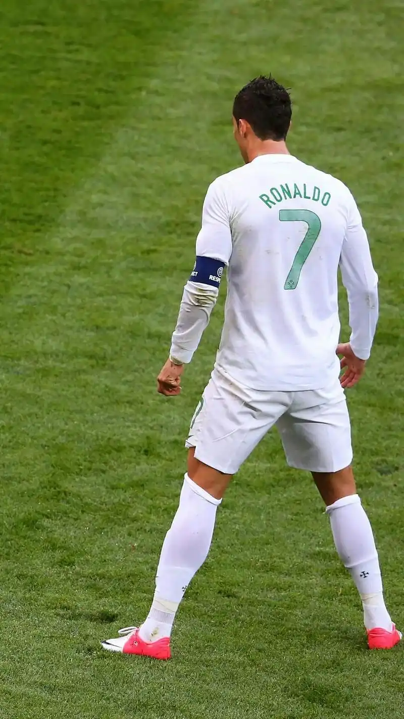 王一样的男人,背面的c罗也是霸气十足.那些年c罗的背影#c罗 - 抖音