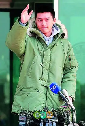 玄彬入伍大洒男儿泪 (来源:重庆时报)