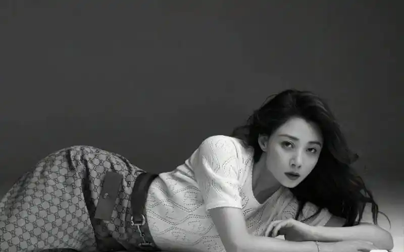 美女明星写真集32【殷桃】这个腰一整个爱住了