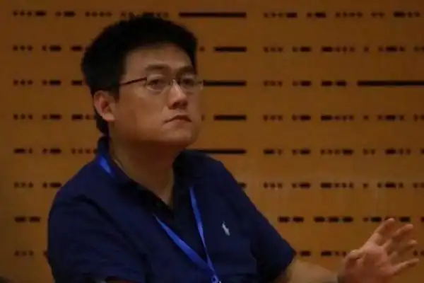 李飞时代峰峻有什么关系,为何一直惨遭网友斥责?