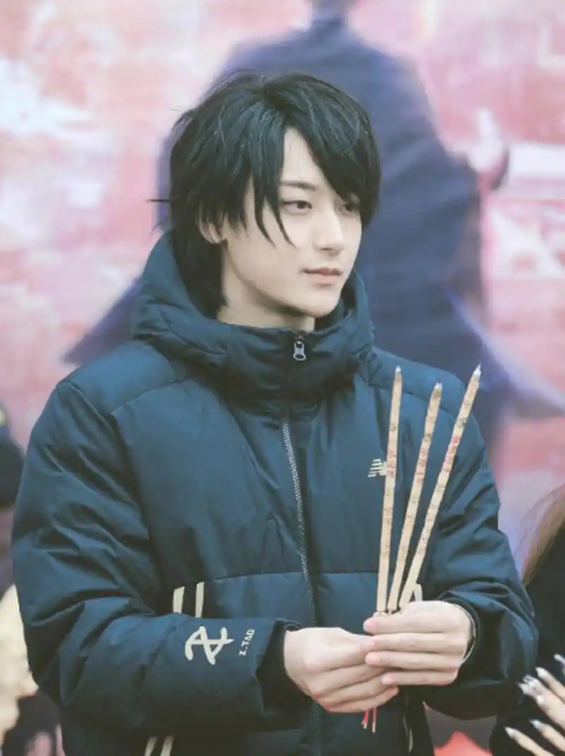 组图:黄子韬漫撕男造型火到日本 俘获漫画家绪川千世芳心