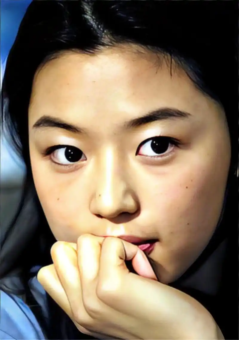 全智贤生图曝光,能看到毛孔和痘印,眉毛也根根分明,这张婴儿肥的素颜