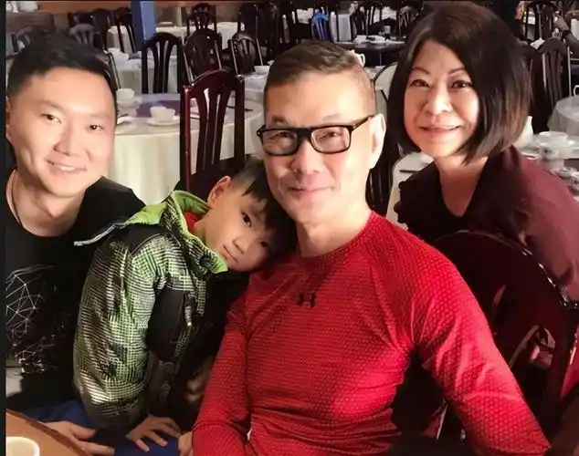 分享自己的生活状态,娶妻多年一直没有要孩子,认了一个干儿子亲如一家