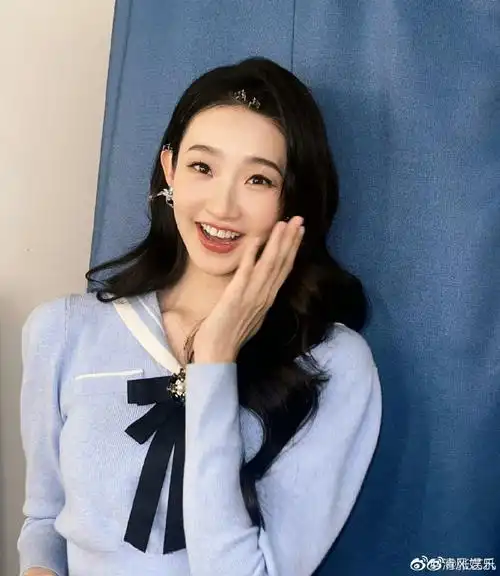 张艺凡卷发造型##张艺凡新风格