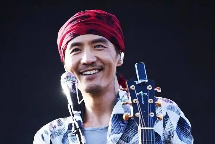 朴树报平安:"感恩关爱我的人"北京时间15日,中国著名摇滚歌手朴树在