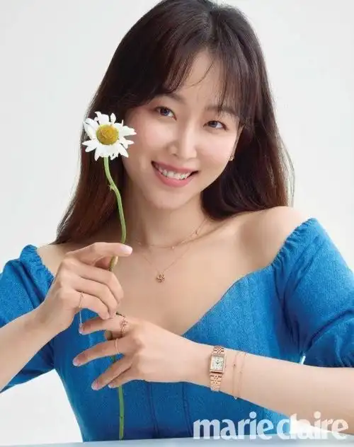 韩国女艺人徐贤真最新《嘉人》杂志写真曝光