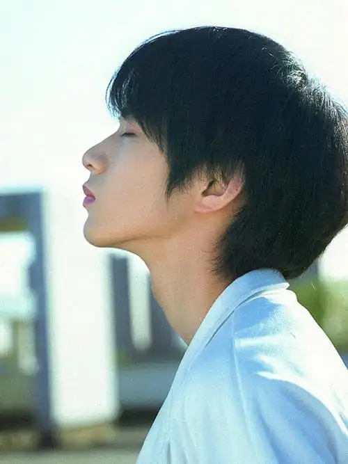 刘耀文侧脸杀杀杀杀