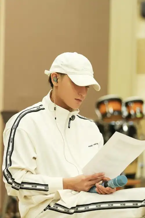 黄子韬超话#黄子韬isback演唱会#广州场·筹备期超前"点映"90@ace