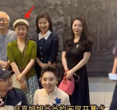 央视主持"全阵容"聚首:王雪纯显老,董浩发福,王小丫知性迷人