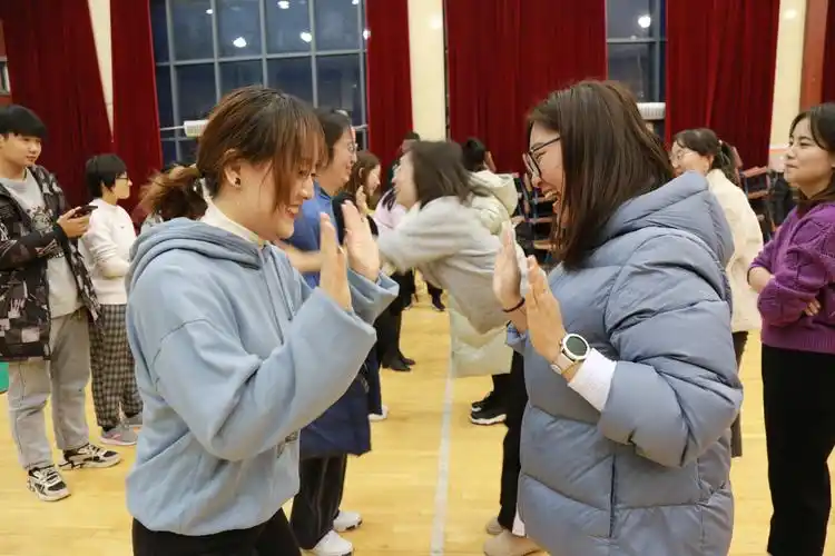 榆林高新区第一中学"牵手健康,乐享工作"--教职工文体活动