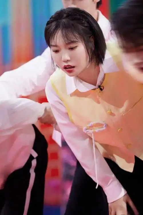 王栎鑫:谭松韵影迷会会长,深度解读影视圈粉丝文化与综艺新动态