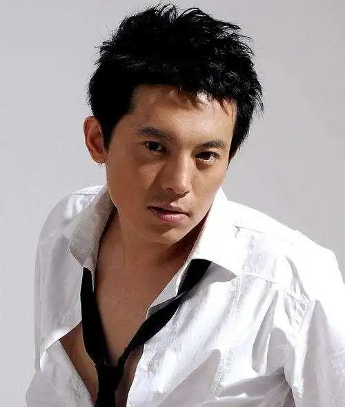 被誉为最帅妙僧无花崔鹏多年来不炒作零绯闻甘当绿叶