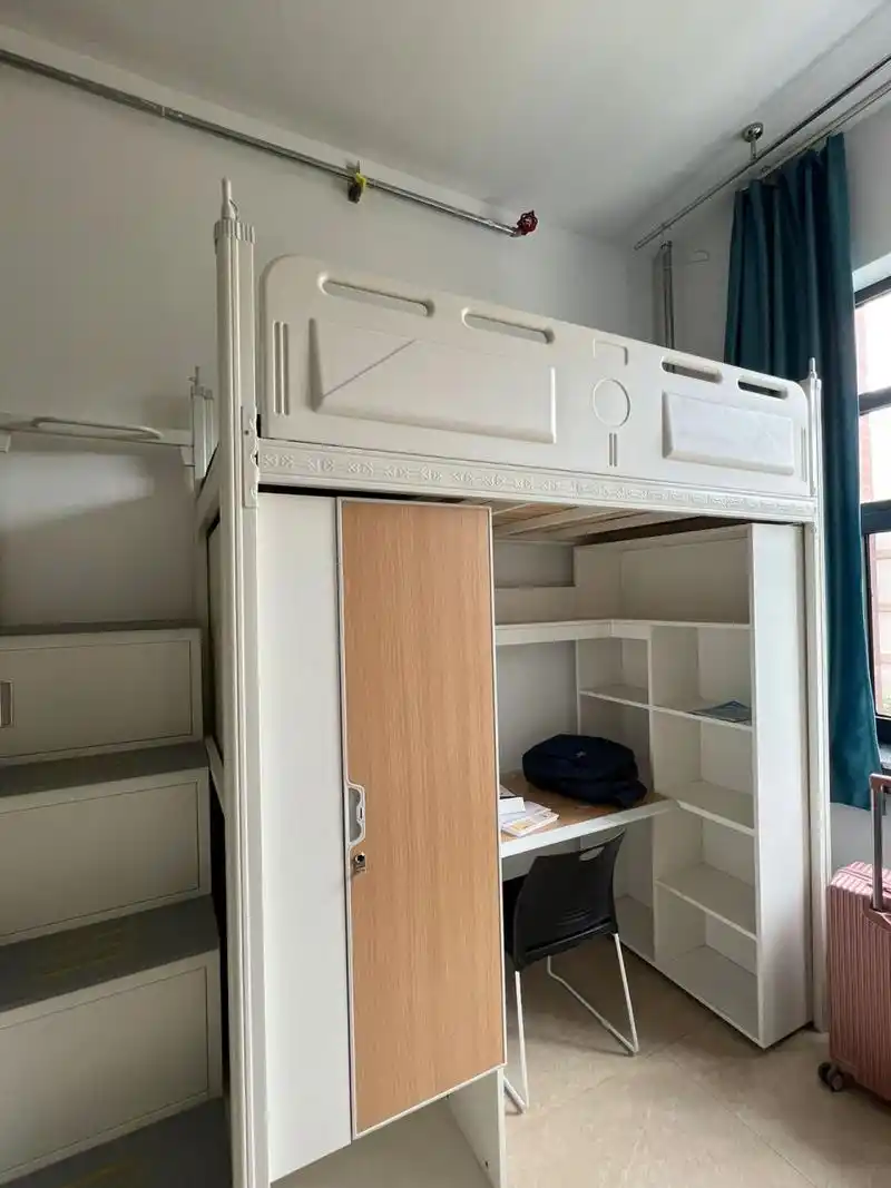 长春现在温度正好,不算很冷,也不算很热,开学第一