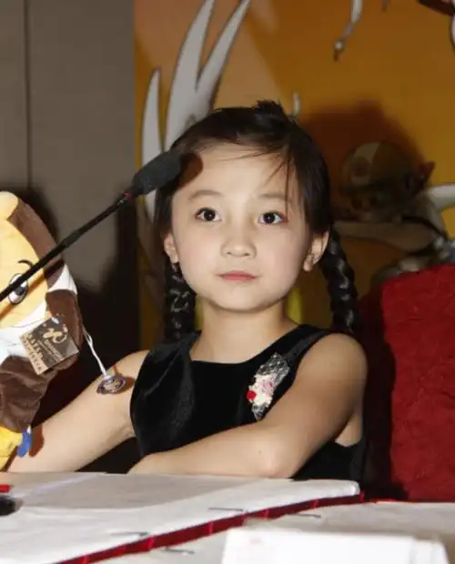 22岁林妙可晒近照,身材纤瘦青春可人,一甩昔日"大妈风"_腾讯新闻