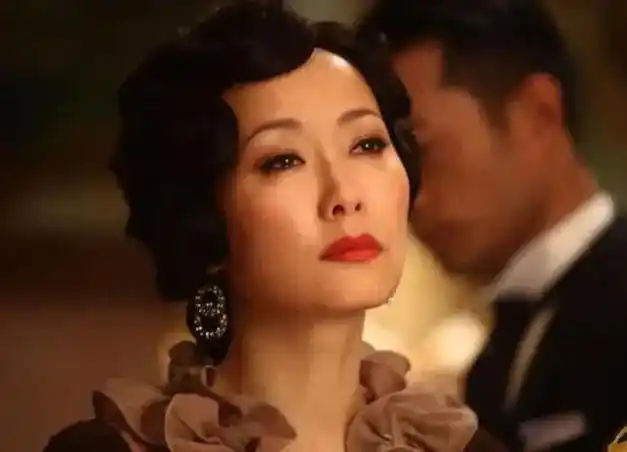 "许仙"叶童:遭富豪丈夫背叛8次却不离不弃,61岁至今无儿无女|赵雅芝