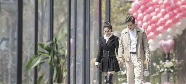 原创黄奕牵手崔伟成功这回看对人了