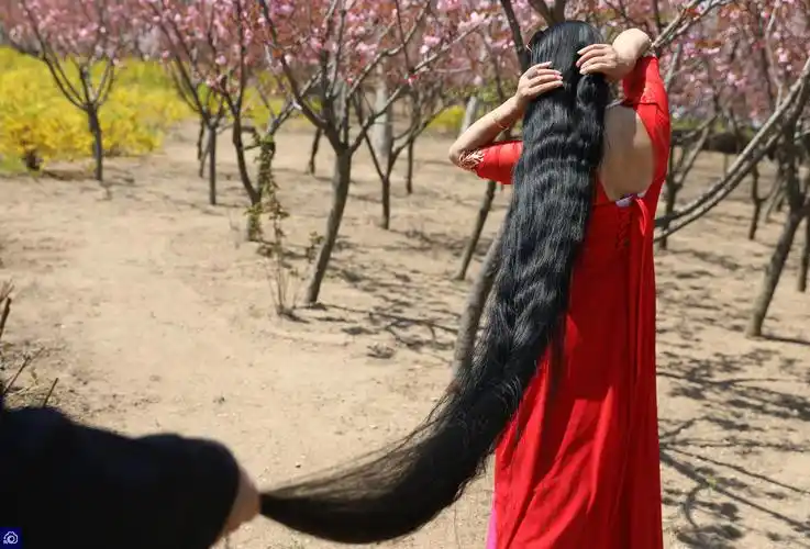 "退休这几年,通过长发聚会认识了不少来自全国各地的朋友.