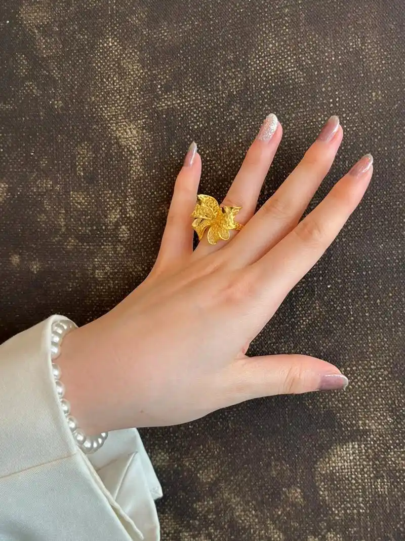 周大福在逃公主蝴蝶结戒指 不夸张的富贵感!