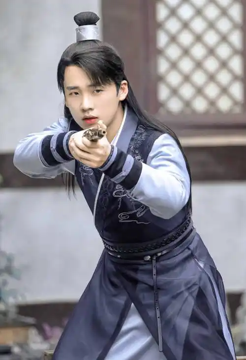 郭麒麟与亲爹闹掰?