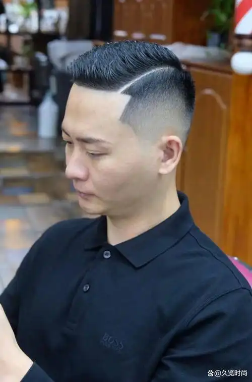 男人过了40岁,发型尽量不要留寸头,油头,换成这些才优雅有格调