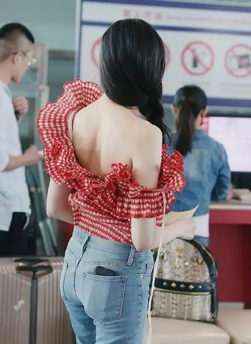 原创张天爱身材好真自信,紧身裤穿出曲线美,连"胯宽"也成了优势