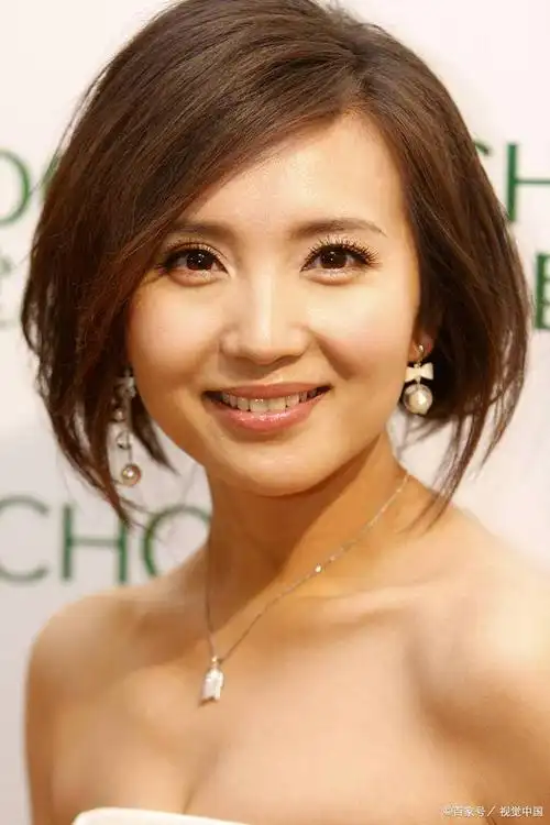 陈好都开始演妈了,电视剧《欢乐家长群》杀青,张嘉译和陈好主演