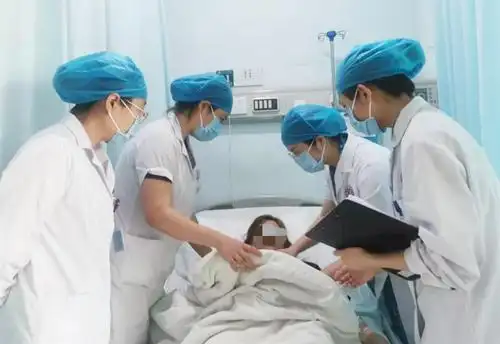 机器人做微创手术患者肚子上只留下指甲大小疤痕