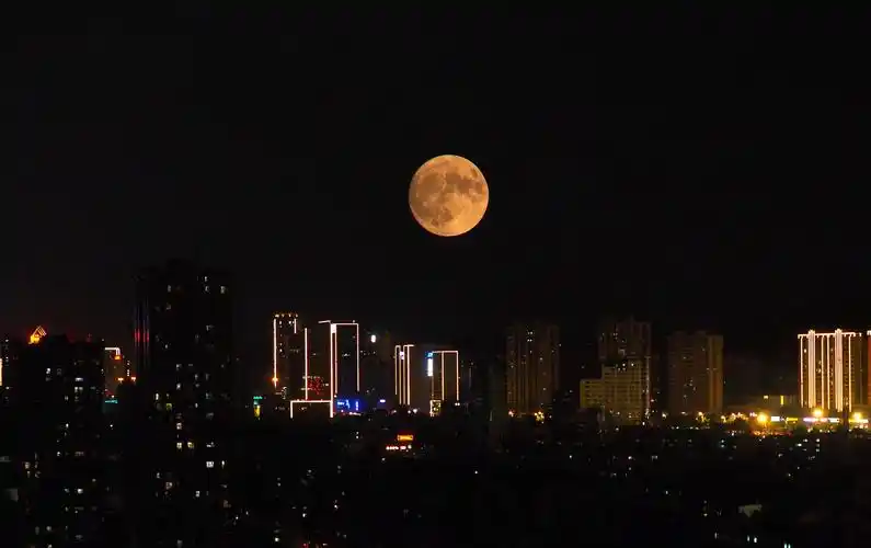 今年中秋"十五的月亮十五圆",17时58分月亮最圆