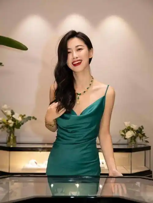 "迷倒"法拉利太子的朱珠,到底有什么魅力?