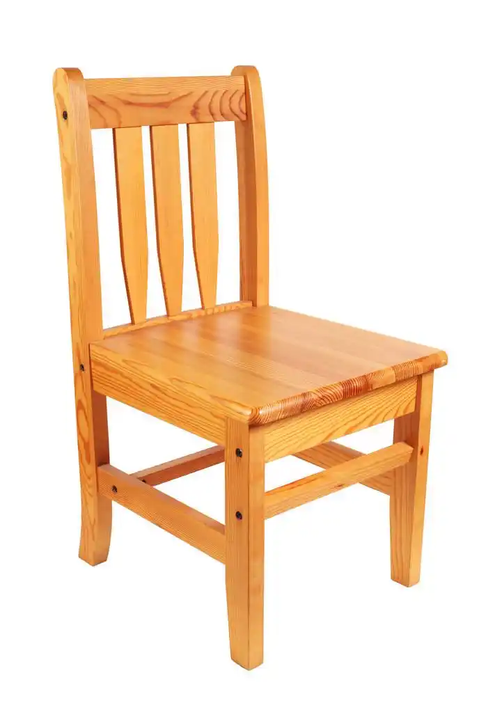 白色背景的木制椅子