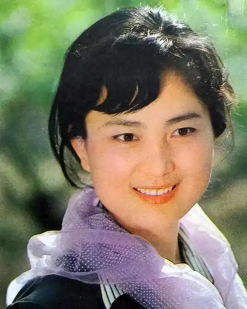 回顾女星张金玲巅峰时隐退生子离婚后带儿子改嫁富商如今怎样