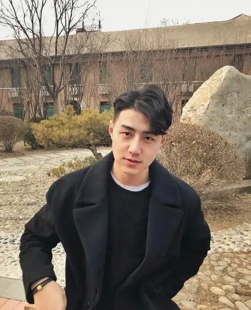 帅哥朋友圈生活照男套图照片时尚雅痞帅哥气质迷人男图照片视频(男神