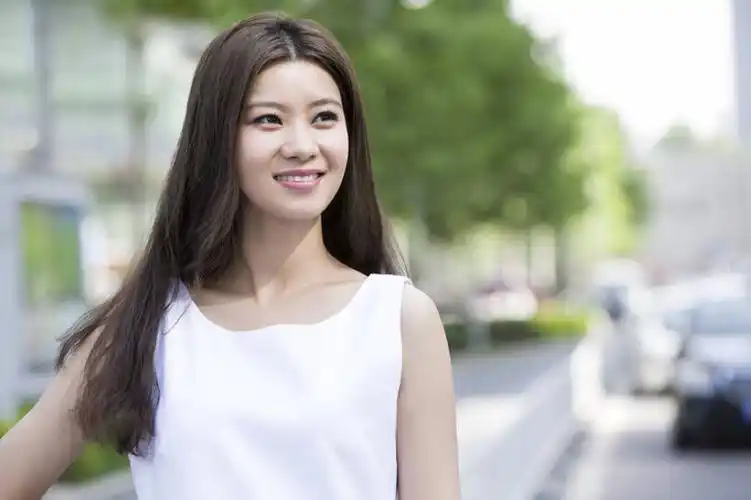 快乐的年轻女子