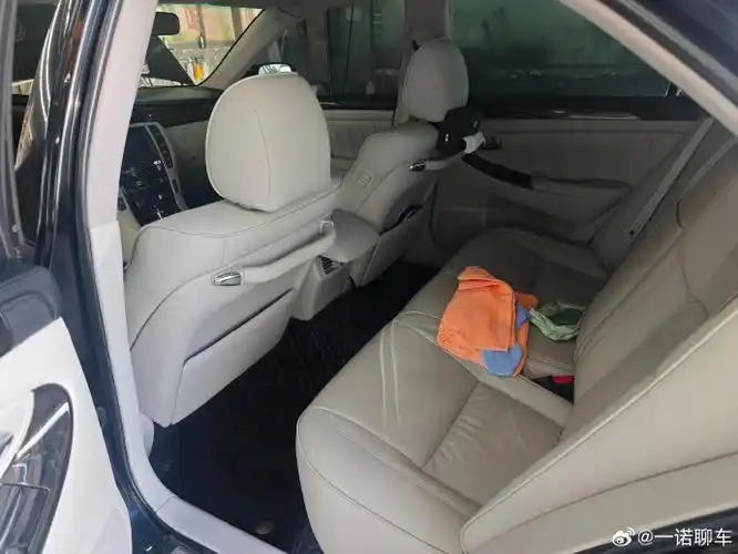 刚看完这台12代皇冠  这个内饰改的是在我审美范围里,没有花里胡哨的