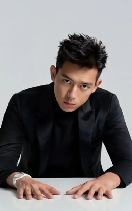 演员李现帅痞文艺风黑白写真