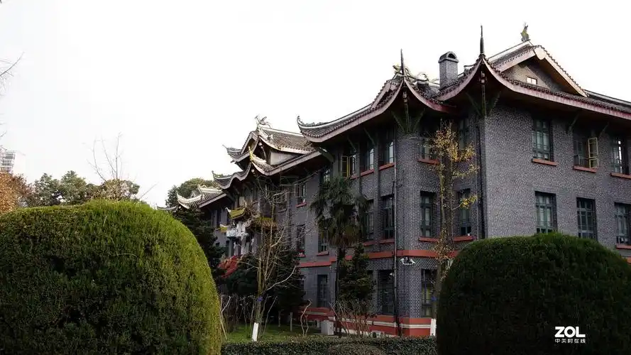 四川大学华西医学院校区1914年建校时期的老建筑去年曾经发过不全今又