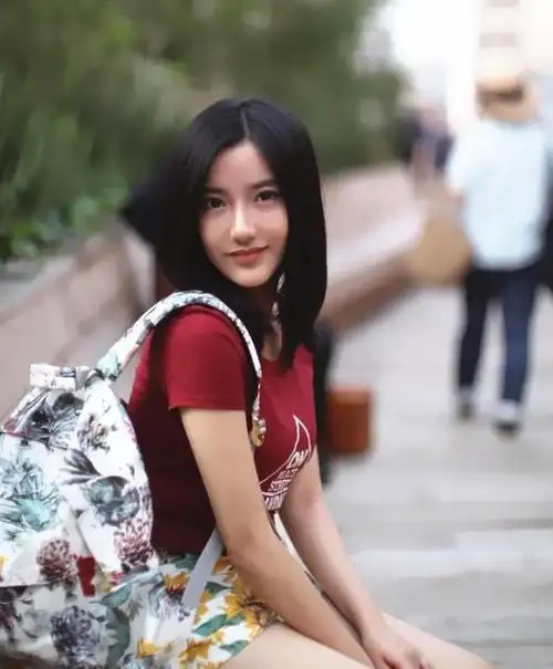 清华校花彭菲茗颜值高有才华可盐可甜可帅酷衣品满分