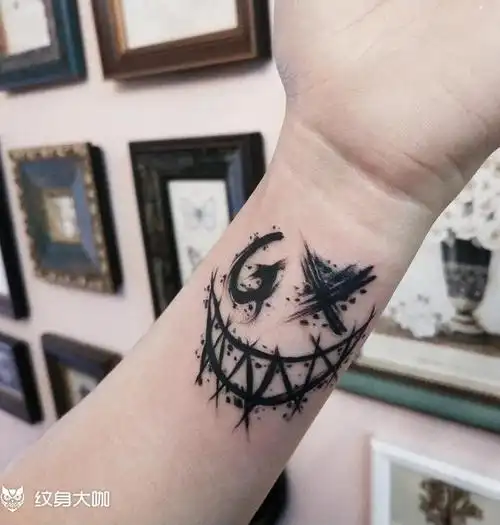 恶魔笑脸_纹身图案手稿图片_关飞的纹身作品集