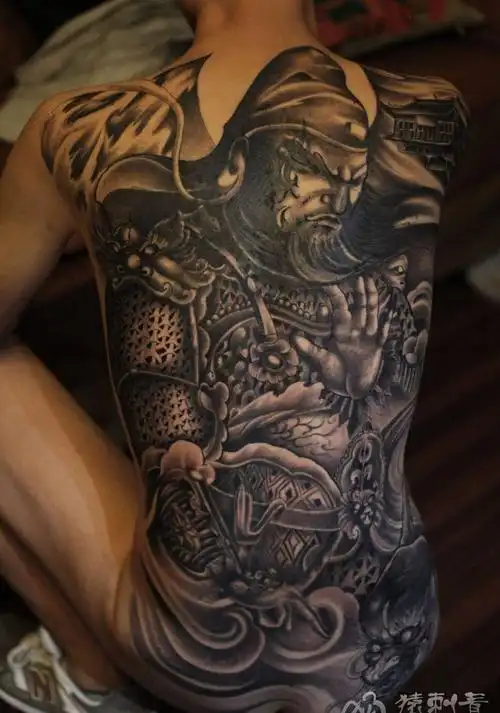 关羽纹身图片_成品背部臀部传统写实人物纹身图案