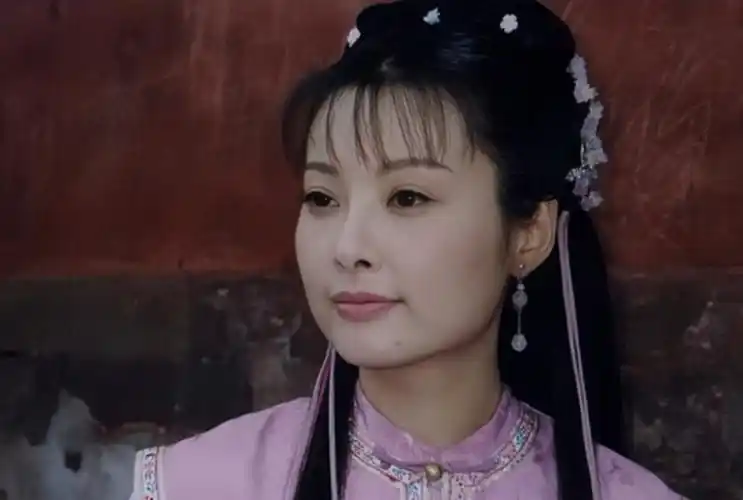 说起袁立,很难不让人想起《铁齿铜牙纪晓岚》里面的杜小月.