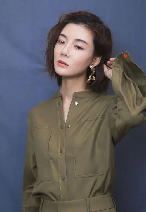 曾嫁山西首富的她凭亲爱的自己圈粉无数秀秋季气质穿搭