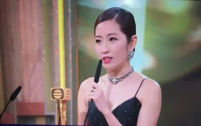 tvb万千星辉颁奖礼男配女配出炉陈自瑶实至名归