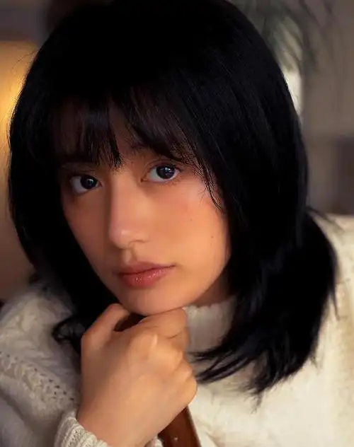 李诞女友黑尾酱晒大尺度性感照,网友:喝多了放飞自我吗?