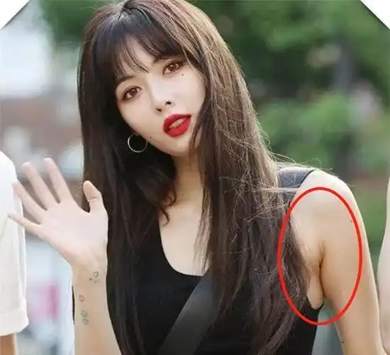 超模奚梦瑶的副乳比杨幂还大,大部分女生都中招,和胖瘦无关