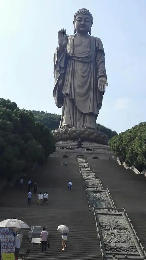无锡灵山大佛,高88米