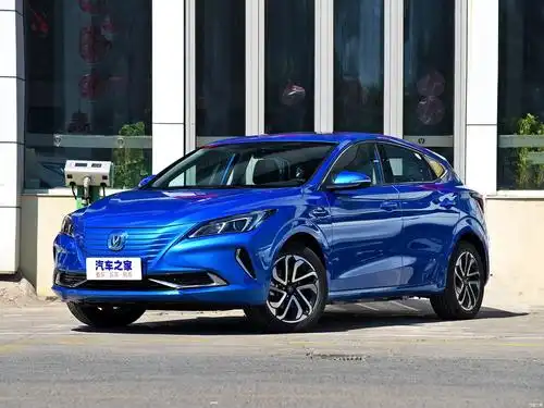 纯电轿车里的型男,长安逸动et满足日常所需,还有黑科技加持