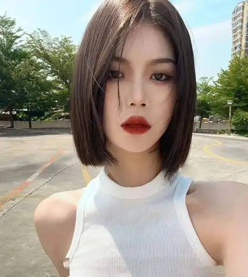 漂亮小姐姐网红短发