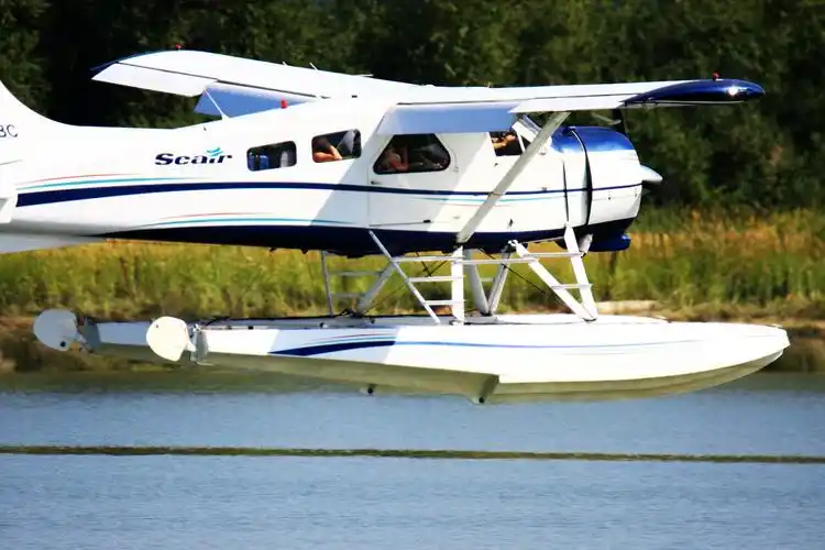 标题:水上飞机【降落】